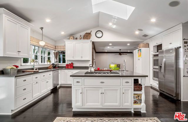 4537 Agnes Avenue, Valley Village, CA 91607