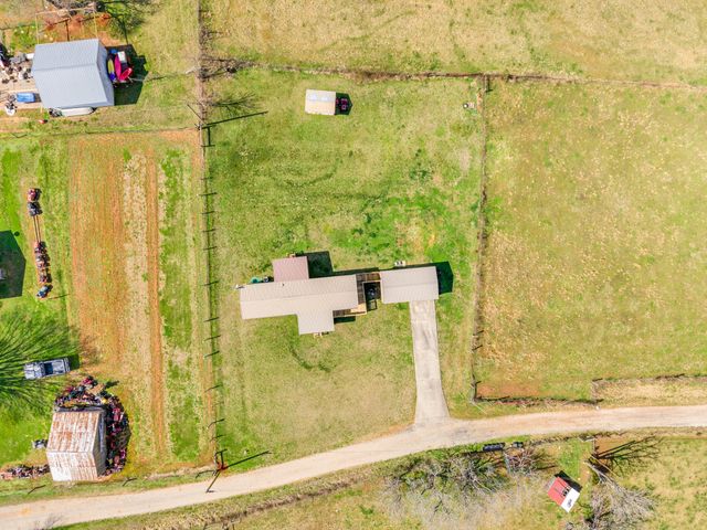 137 Parrish Ln, Sparta, TN 38583