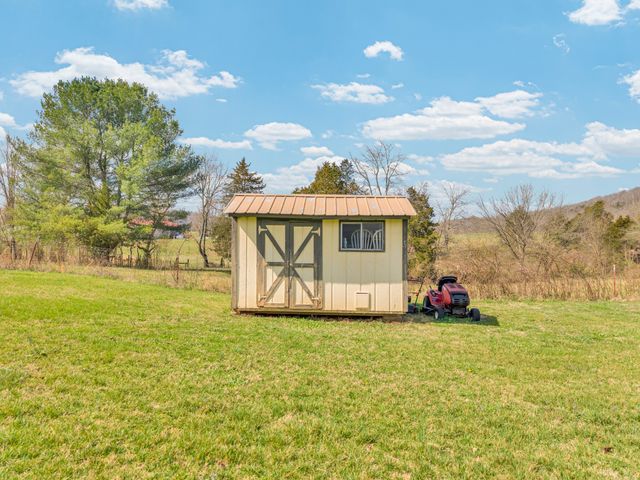 137 Parrish Ln, Sparta, TN 38583