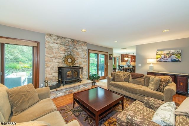 27 Alize Dr, Kinnelon Boro, NJ 07405