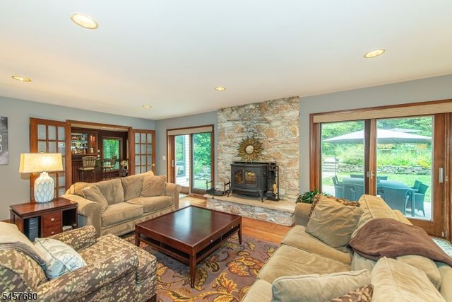 27 Alize Dr, Kinnelon Boro, NJ 07405