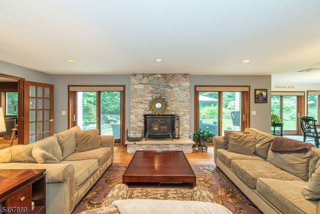 27 Alize Dr, Kinnelon Boro, NJ 07405