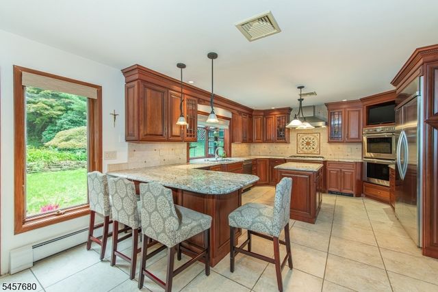 27 Alize Dr, Kinnelon Boro, NJ 07405