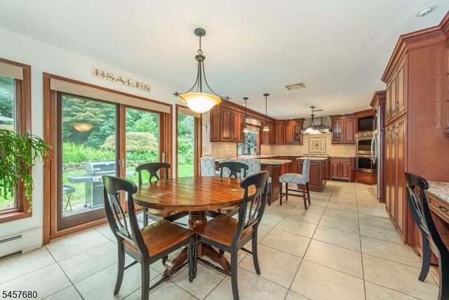 27 Alize Dr, Kinnelon Boro, NJ 07405