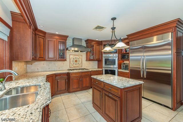 27 Alize Dr, Kinnelon Boro, NJ 07405
