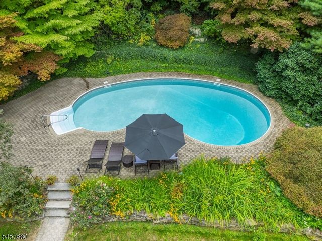 27 Alize Dr, Kinnelon Boro, NJ 07405