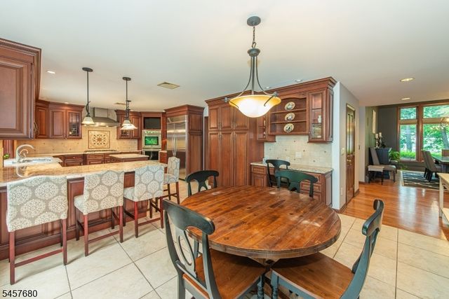 27 Alize Dr, Kinnelon Boro, NJ 07405