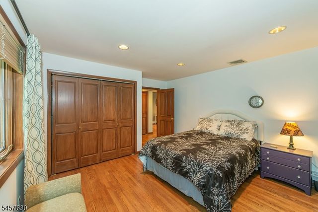 27 Alize Dr, Kinnelon Boro, NJ 07405
