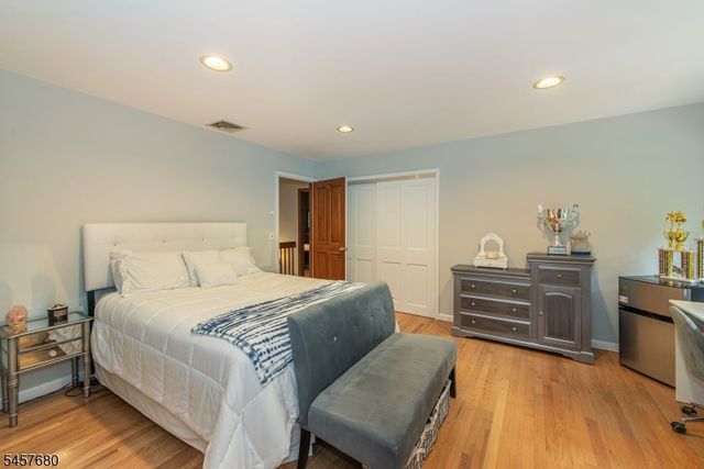 27 Alize Dr, Kinnelon Boro, NJ 07405