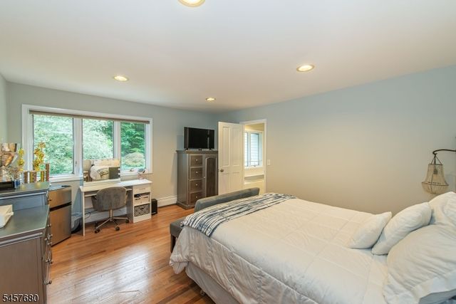 27 Alize Dr, Kinnelon Boro, NJ 07405