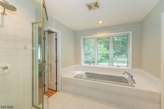 27 Alize Dr, Kinnelon Boro, NJ 07405