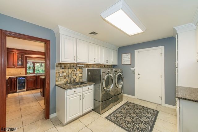 27 Alize Dr, Kinnelon Boro, NJ 07405