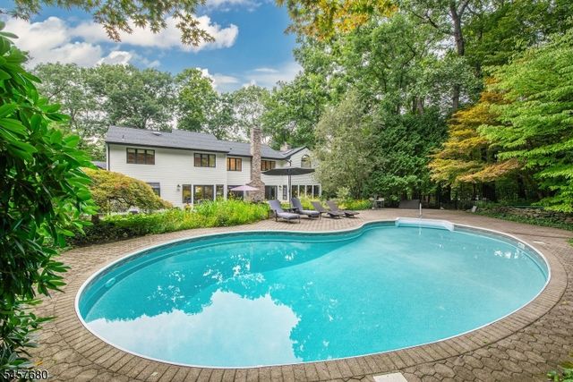 27 Alize Dr, Kinnelon Boro, NJ 07405