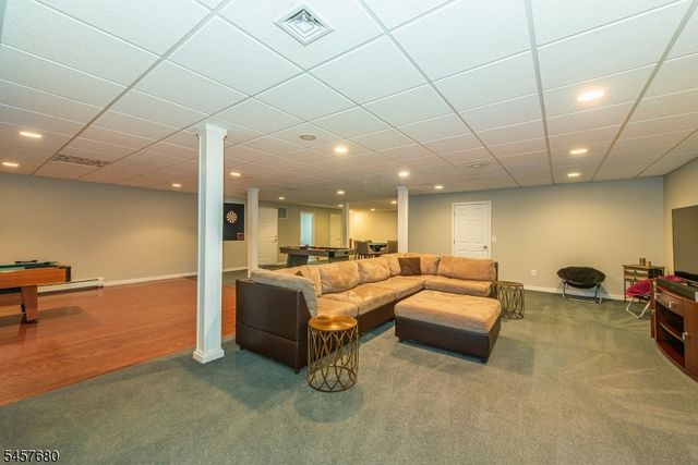 27 Alize Dr, Kinnelon Boro, NJ 07405