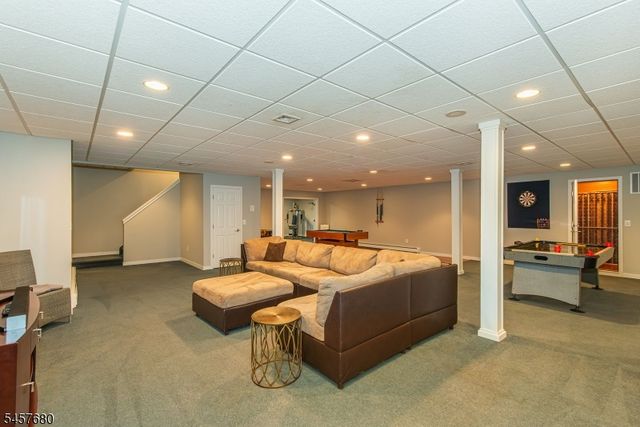 27 Alize Dr, Kinnelon Boro, NJ 07405