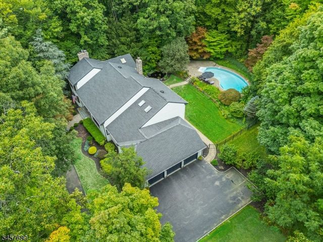 27 Alize Dr, Kinnelon Boro, NJ 07405