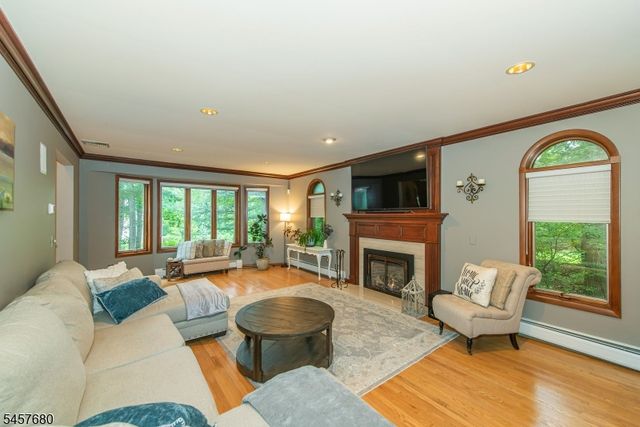 27 Alize Dr, Kinnelon Boro, NJ 07405