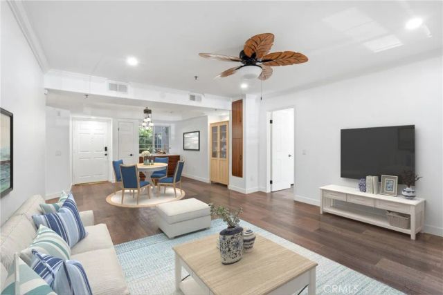 801 Pine 104, Long Beach, CA 90813