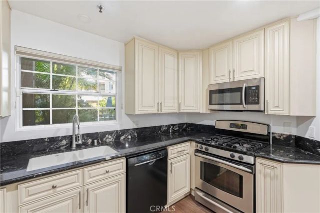801 Pine 104, Long Beach, CA 90813