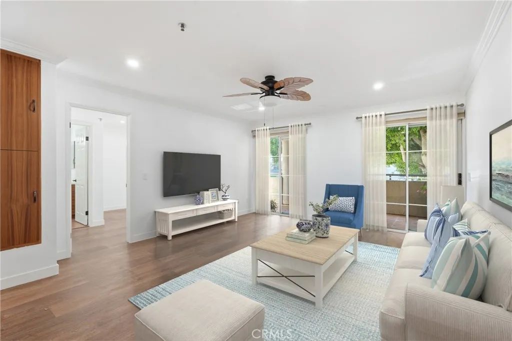 801 Pine 104, Long Beach, CA 90813