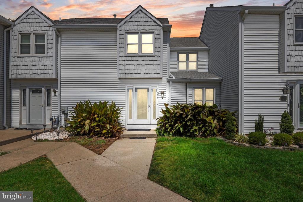 102 SUBURBAN BLVD, DELRAN, NJ 08075 — exterior