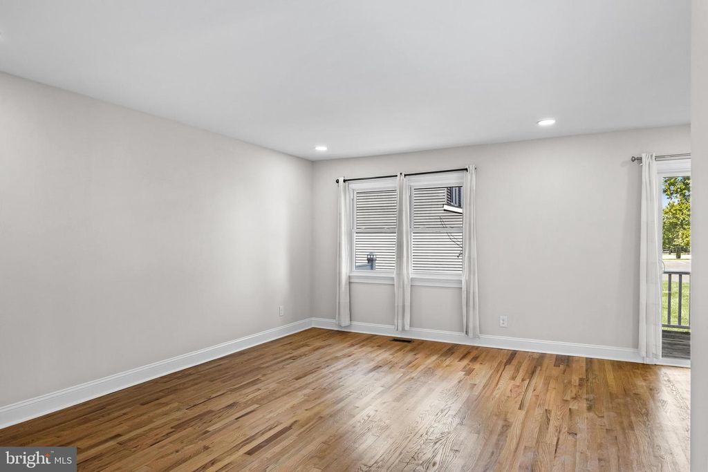 102 SUBURBAN BLVD, DELRAN, NJ 08075 — photo 3