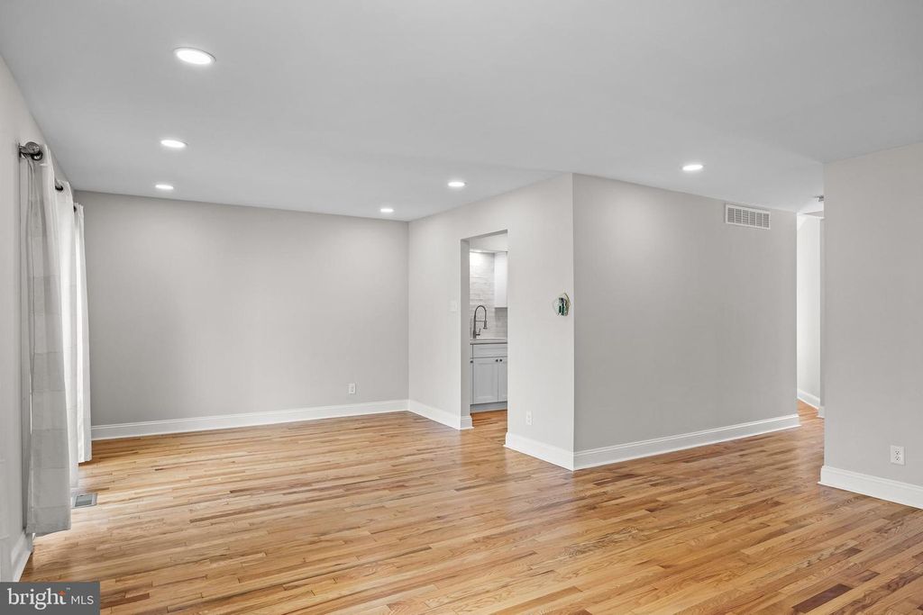 102 SUBURBAN BLVD, DELRAN, NJ 08075 — photo 5