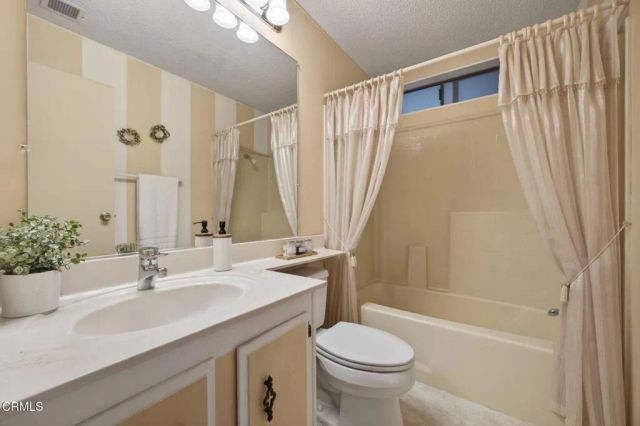 3 Poinsettia Gardens Drive 3, Ventura, CA 93004