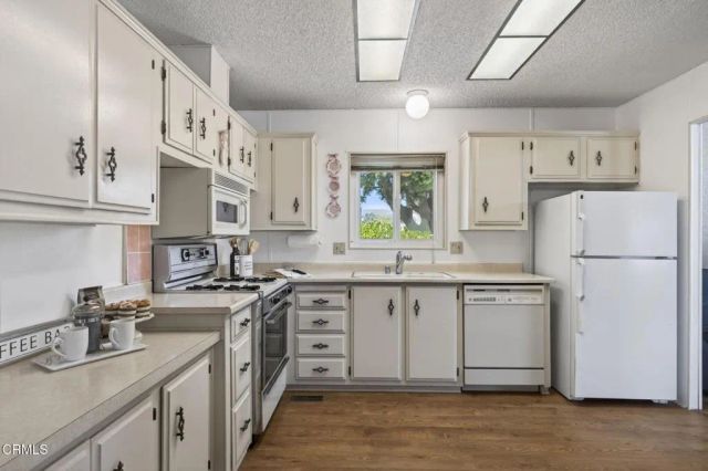 3 Poinsettia Gardens Drive 3, Ventura, CA 93004