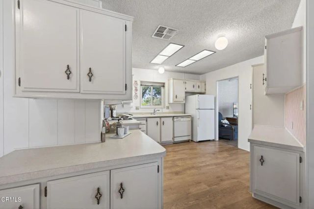 3 Poinsettia Gardens Drive 3, Ventura, CA 93004