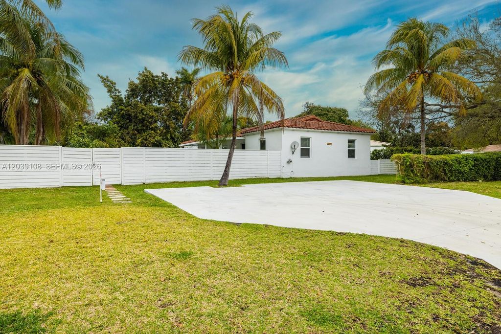 1029 NE 113 Street S South, Biscayne Park, FL 33161