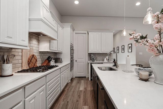 114 Crescent City Drive, Montgomery, TX 77316