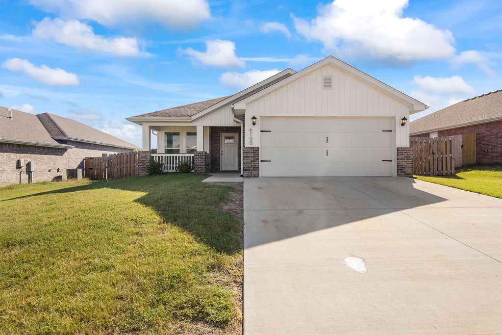 6100 Hoover Street, Bentonville, AR 72713