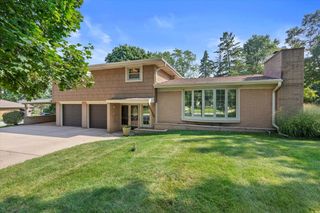11331 W Carroll CIRCLE, Franklin, WI 53132