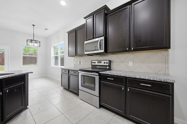 717 Roaring Springs Drive, Glenn Heights, TX 75154