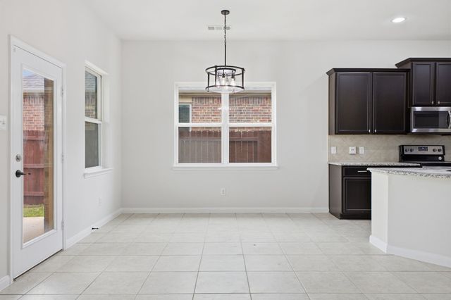 717 Roaring Springs Drive, Glenn Heights, TX 75154