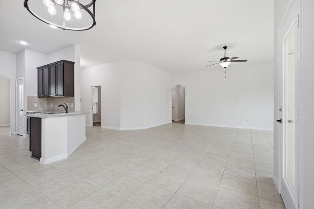 717 Roaring Springs Drive, Glenn Heights, TX 75154