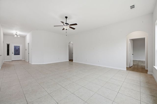 717 Roaring Springs Drive, Glenn Heights, TX 75154