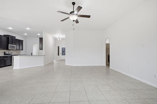 717 Roaring Springs Drive, Glenn Heights, TX 75154