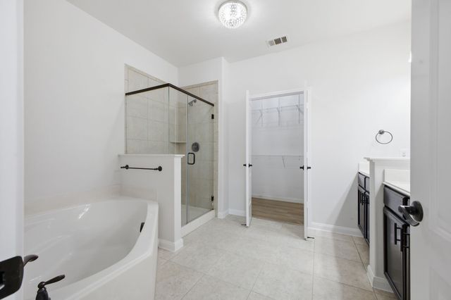 717 Roaring Springs Drive, Glenn Heights, TX 75154