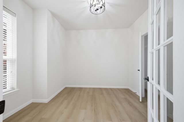 717 Roaring Springs Drive, Glenn Heights, TX 75154