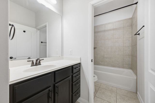 717 Roaring Springs Drive, Glenn Heights, TX 75154