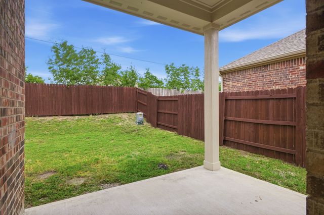 717 Roaring Springs Drive, Glenn Heights, TX 75154