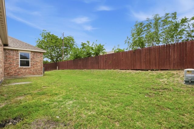 717 Roaring Springs Drive, Glenn Heights, TX 75154