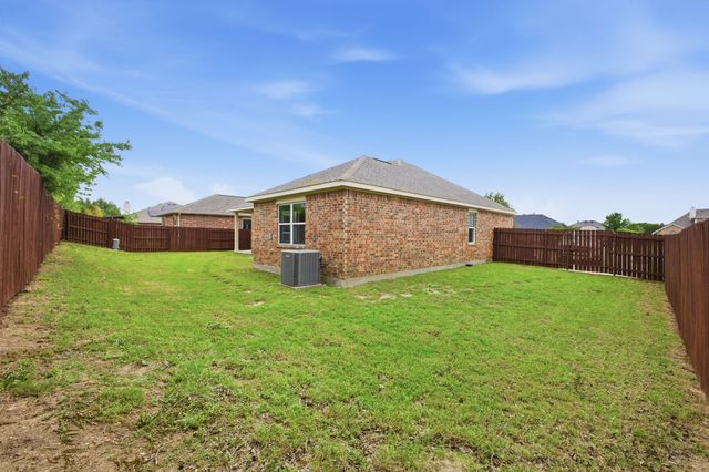 717 Roaring Springs Drive, Glenn Heights, TX 75154