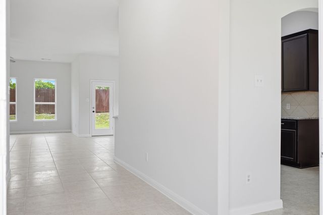 717 Roaring Springs Drive, Glenn Heights, TX 75154