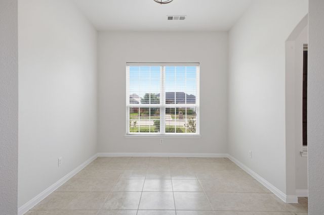 717 Roaring Springs Drive, Glenn Heights, TX 75154