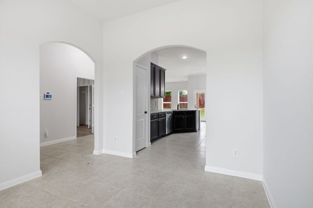 717 Roaring Springs Drive, Glenn Heights, TX 75154