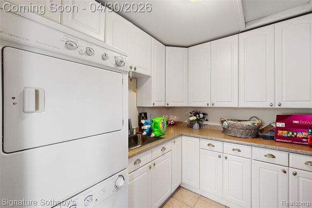 2721 Midvale Drive, Rochester Hills, MI 48309