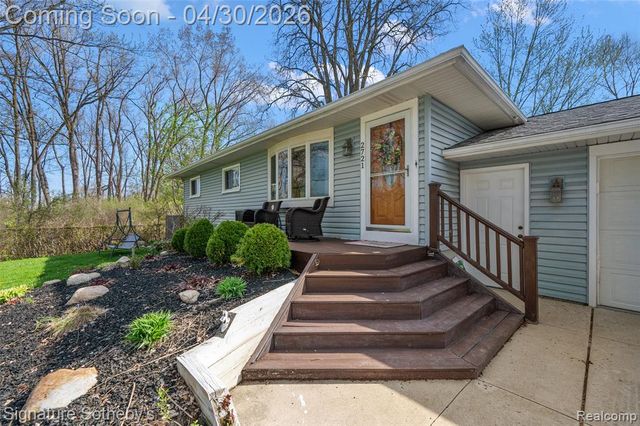 2721 Midvale Drive, Rochester Hills, MI 48309